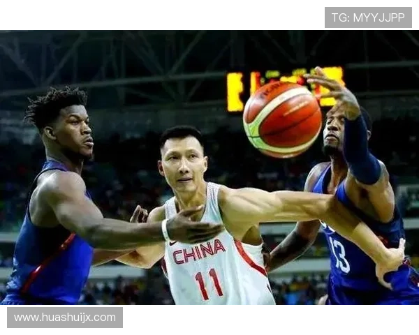 推人犯规判定标准详解：NBA与FIBA规则有何不同？